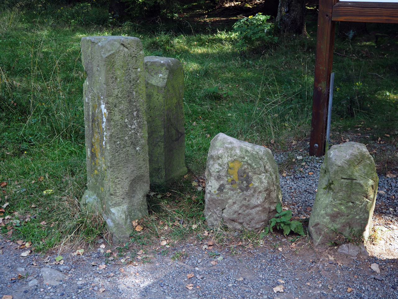oude grensstenen langs de Rennsteig