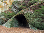 rotsen en grotten bij Reisenbeck