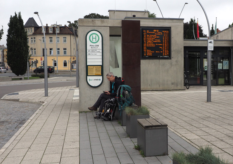 wachten op de bus in Pirna