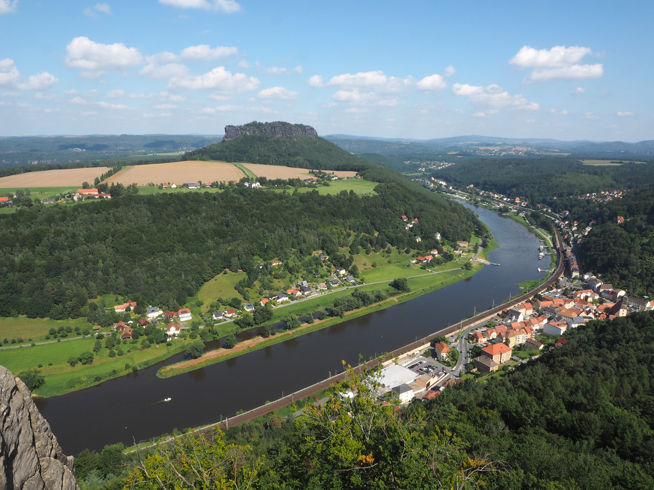uitzicht in het Elbtal met Königstein en Lilienstein