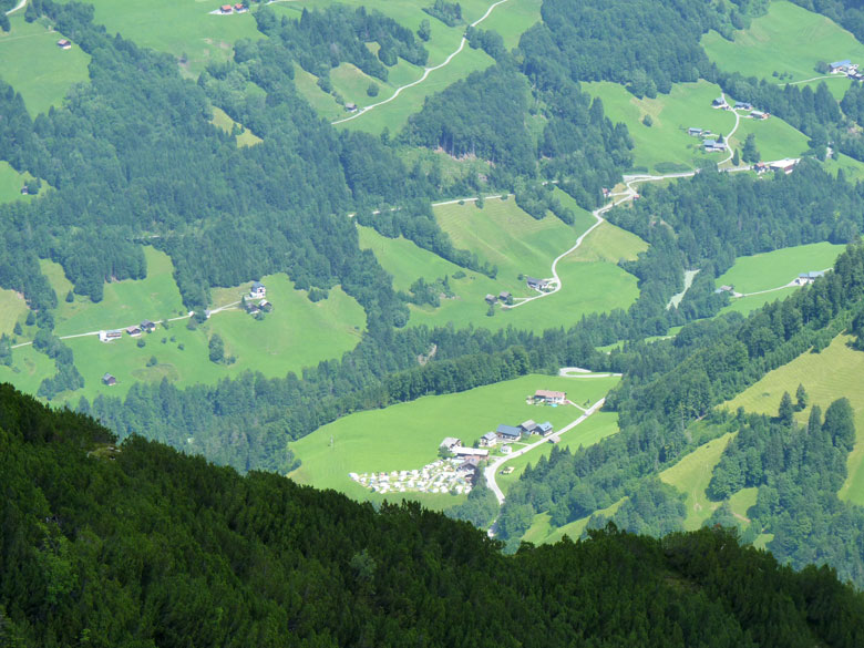 Camping op een 875m hoog terras met prachtig uitzicht in het Grosswalsertal