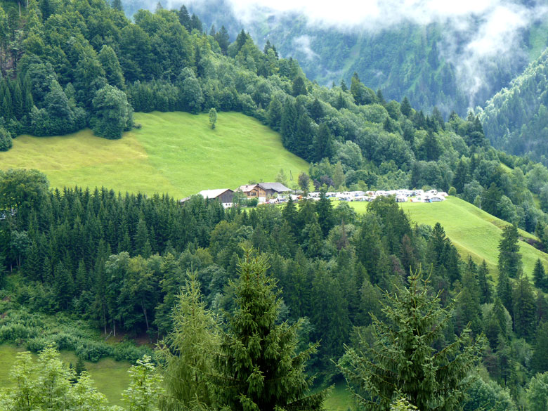 Camping op een 875m hoog terras met prachtig uitzicht in het Grosswalsertal