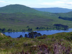 beneden ligt het mooie Loch Tulla. We gaan omlaag en er dan omheen